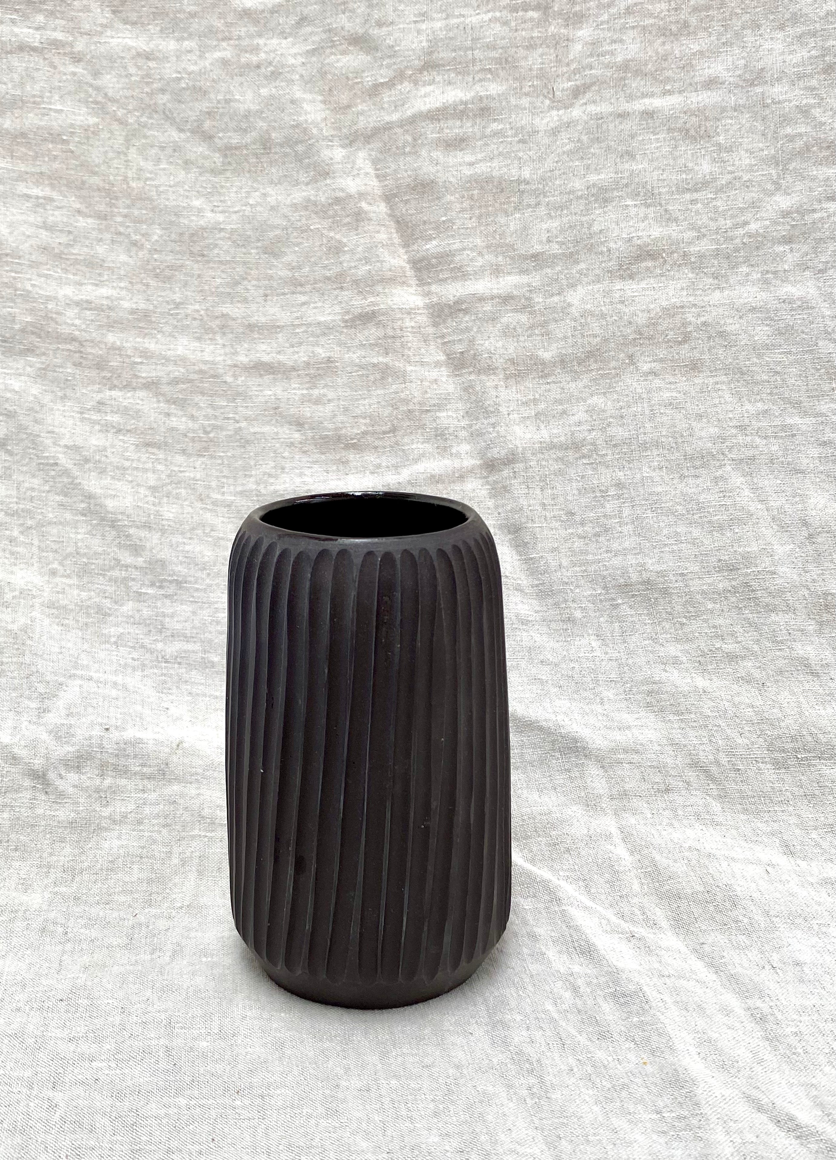 Black bud vase